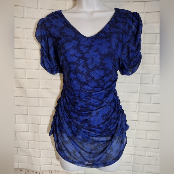 Cable & Gauge Blue and Black Abstract Mesh Stretch Top - Picture 2 of 7